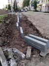 Во дворах продолжаются ремонтные работы