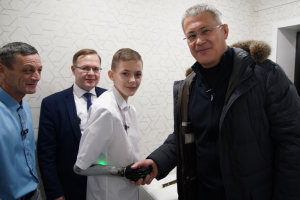 Радий Хабиров посетил в Туймазах семью школьника Ильназа Давлетова