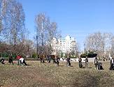 В Туймазах на территории города продолжаются субботники