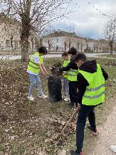 В Туймазах продолжаются субботники
